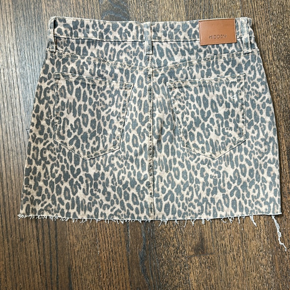 Hidden brand leopard print skirt. With stretch - Picture 3 of 3
